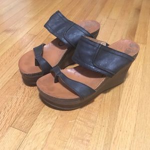 light black leather platform sandals